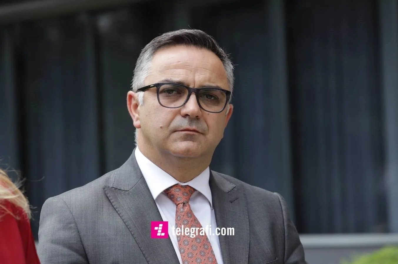 Бесник Тахири ја критикува 13-тата плата: 63 милиони евра можеа да се инвестираат кај земјоделците и малите бизниси