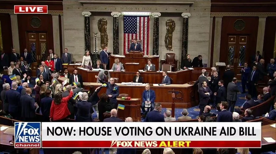 Dhoma e Përfaqësuesve e SHBA-së miraton ndihmën për Ukrainën, në kundërshtim me udhëheqjen republikane