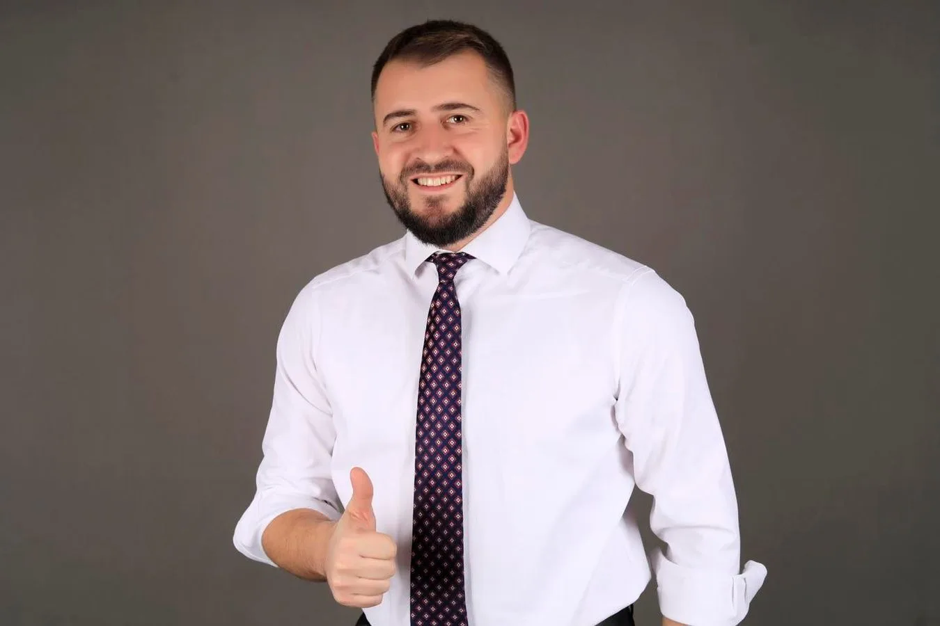 Луштаку со остри критики за власта: Земјата е во криза на раководење, се сее омраза